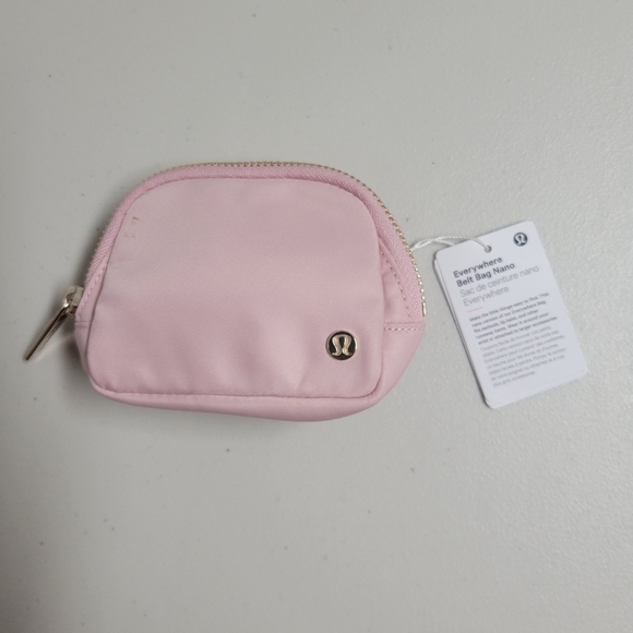 Lululemon NWT Evrywhere Belt Bag Nano. - Picture 4 of 15